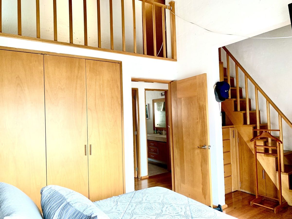 17 de 39: Escaleras hacia el tapanco