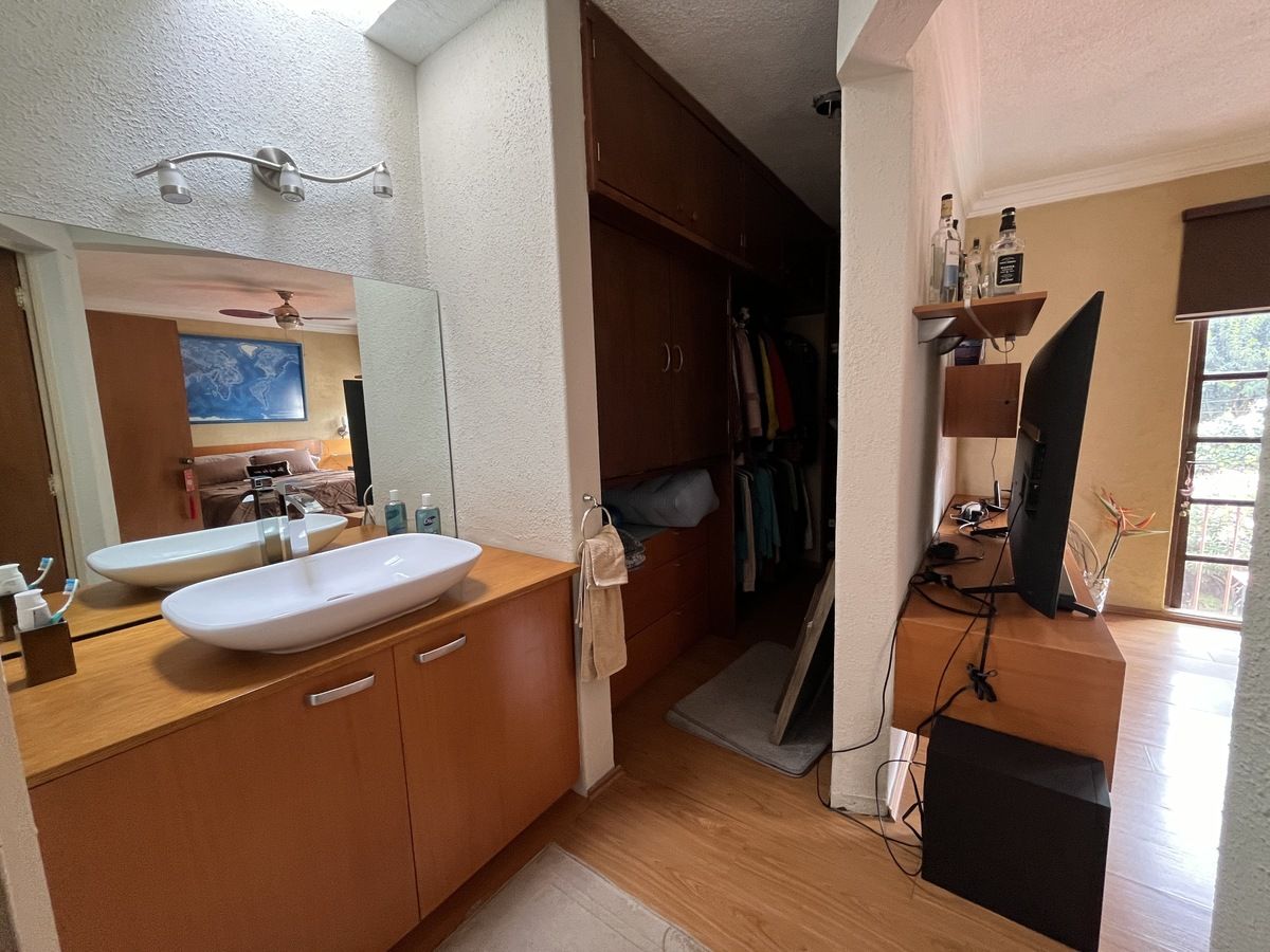 19 of 49: VESTIDOR Y BAÑO RECÁMARA SECUNDARIA 1