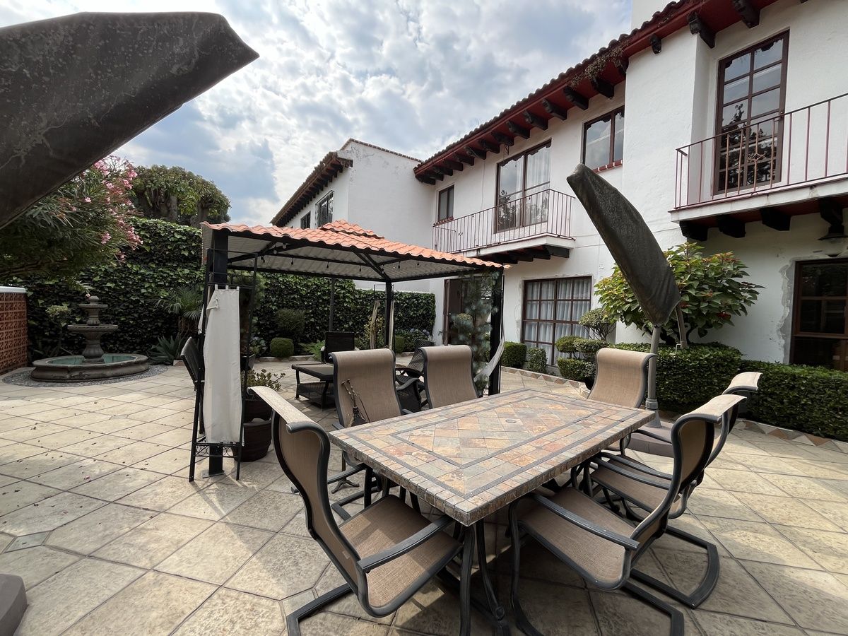 47 of 49: PATIO/JARDÍN CON ASADOR