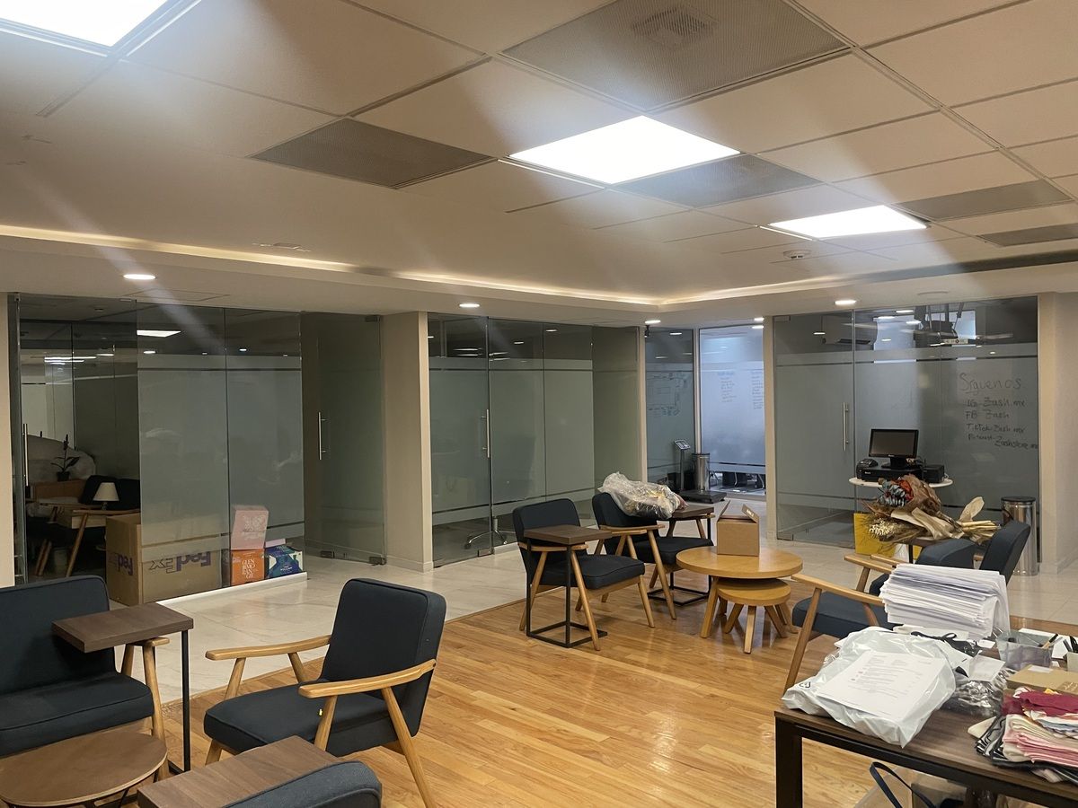 1 de 7: Oficinas y Recepcion