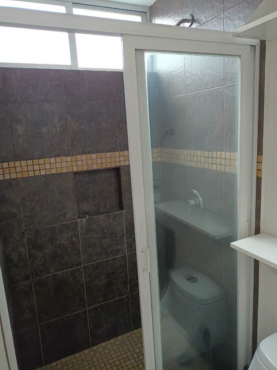 23 de 31: Regadera 2do baño