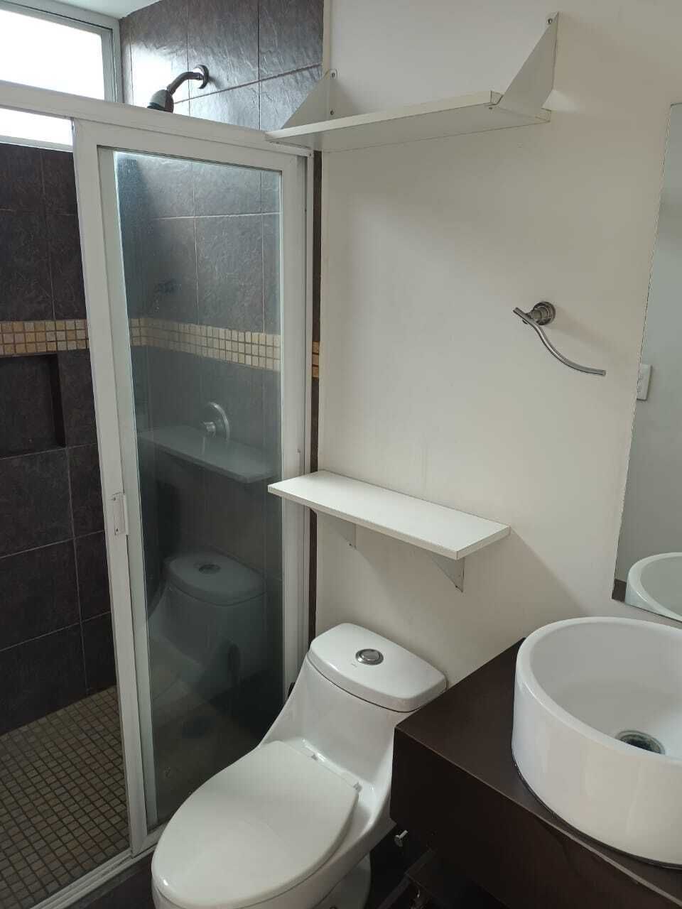 24 de 31: Regadera 2do baño