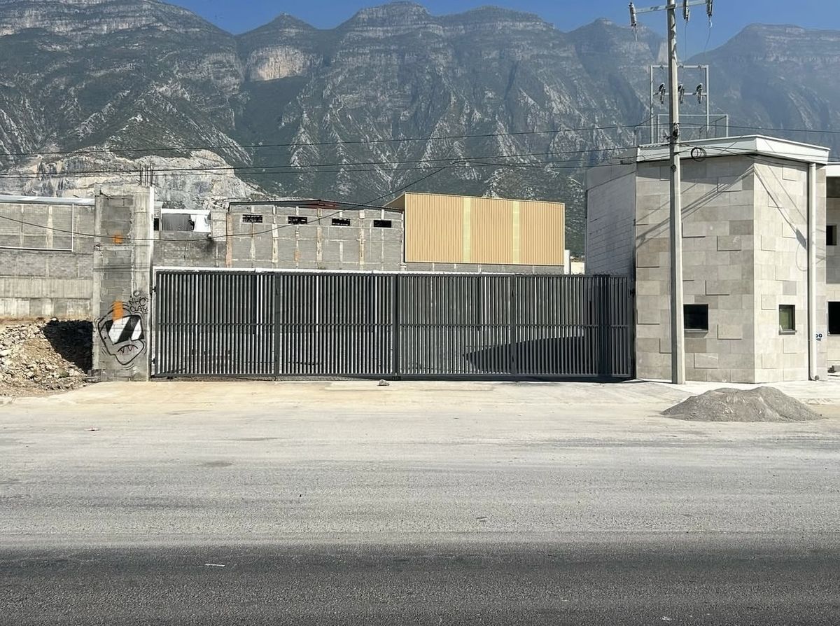 Patio o Bodega abierta en Renta, 2,500 m2, Santa Catarina.- $172,100 + IVA