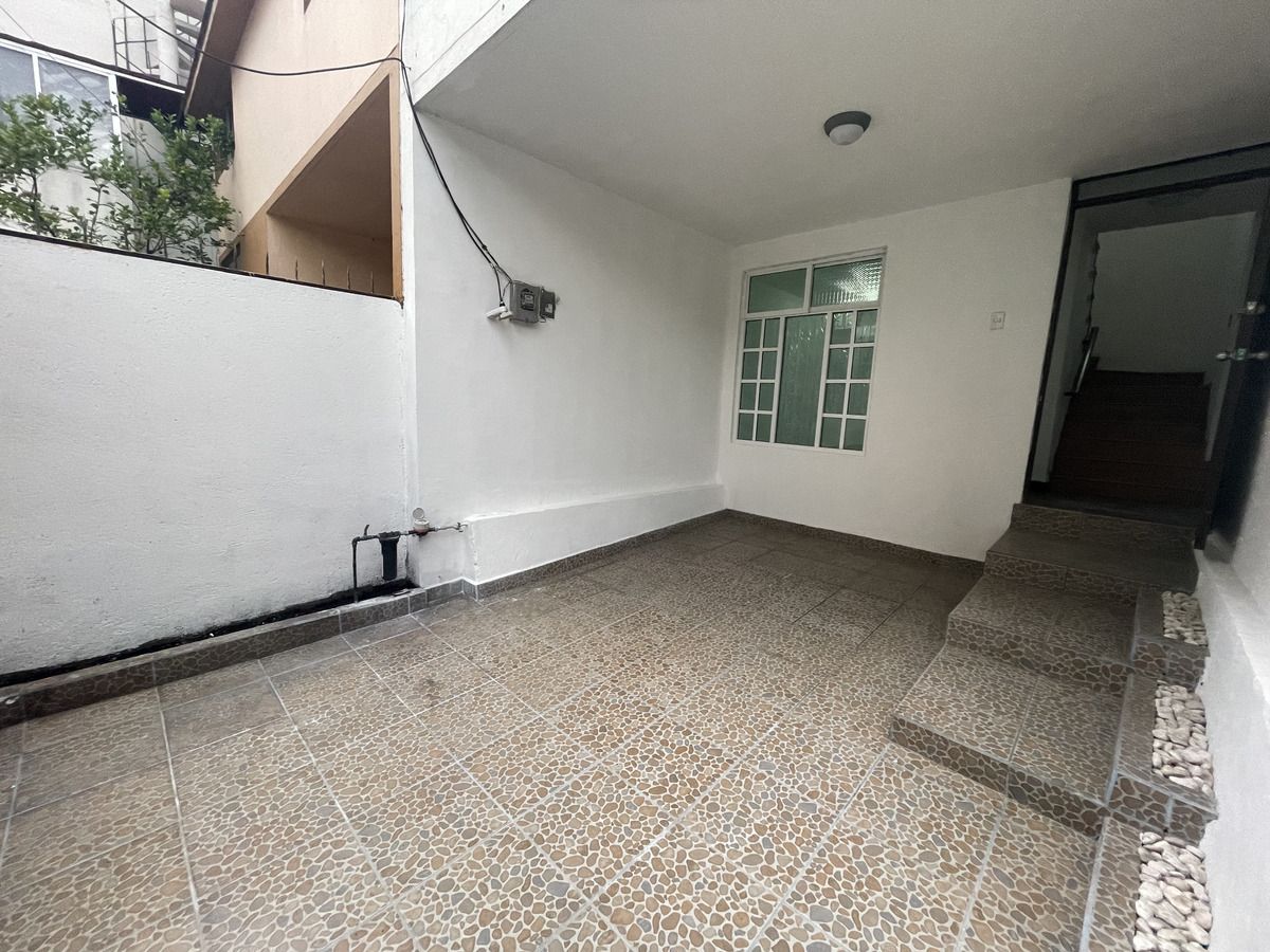 3 de 19: Área estacionamiento