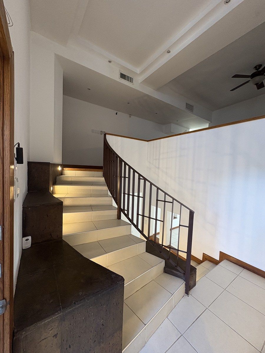 16 de 21: Escaleras PA