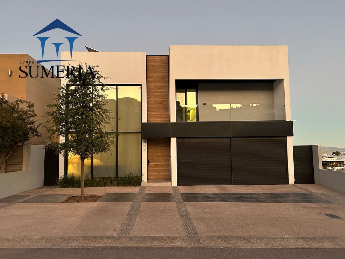 Exclusiva casa en Bosques de San Francisco con vista al campo de golf
