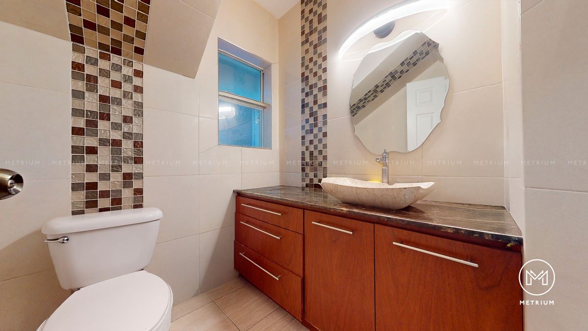 5 de 12: Medio Baño