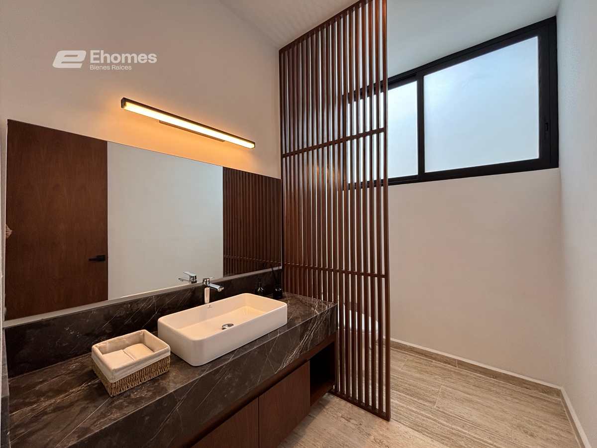 12 de 37: BAÑO VISITAS
