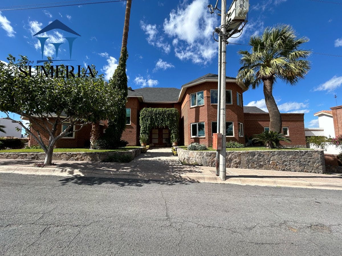 Casa en venta en Club Campestre con recámara en planta baja