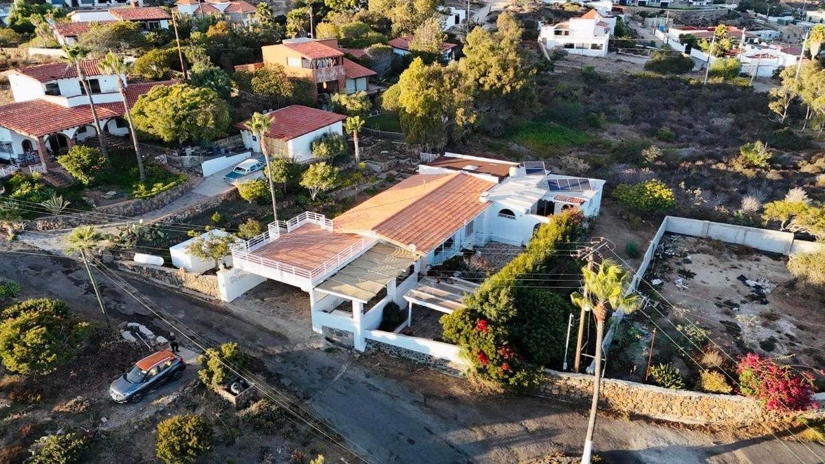 2 de 36: Vista exterior y del fraccionamiento