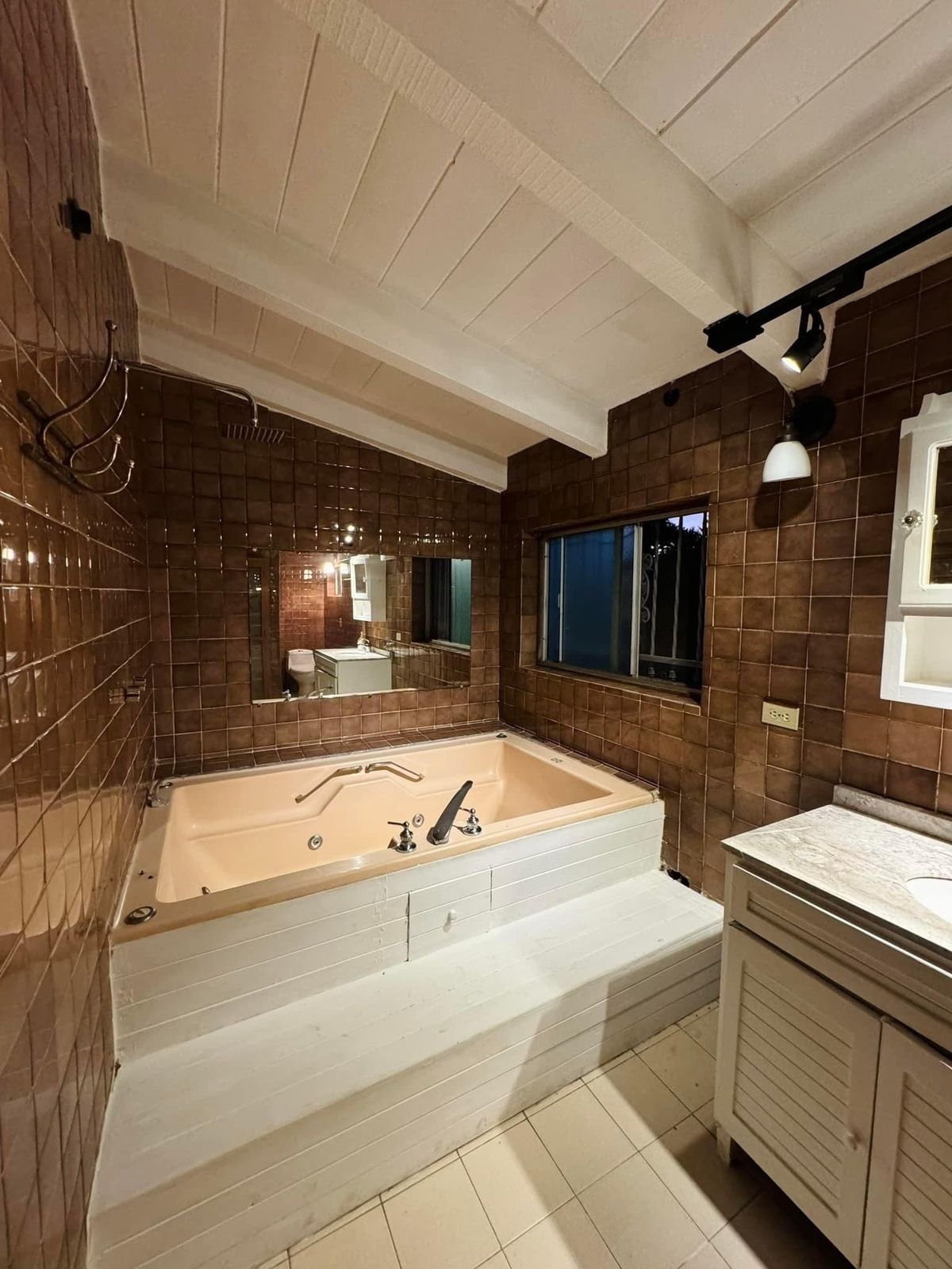 14 de 36: Baño con jacuzzi