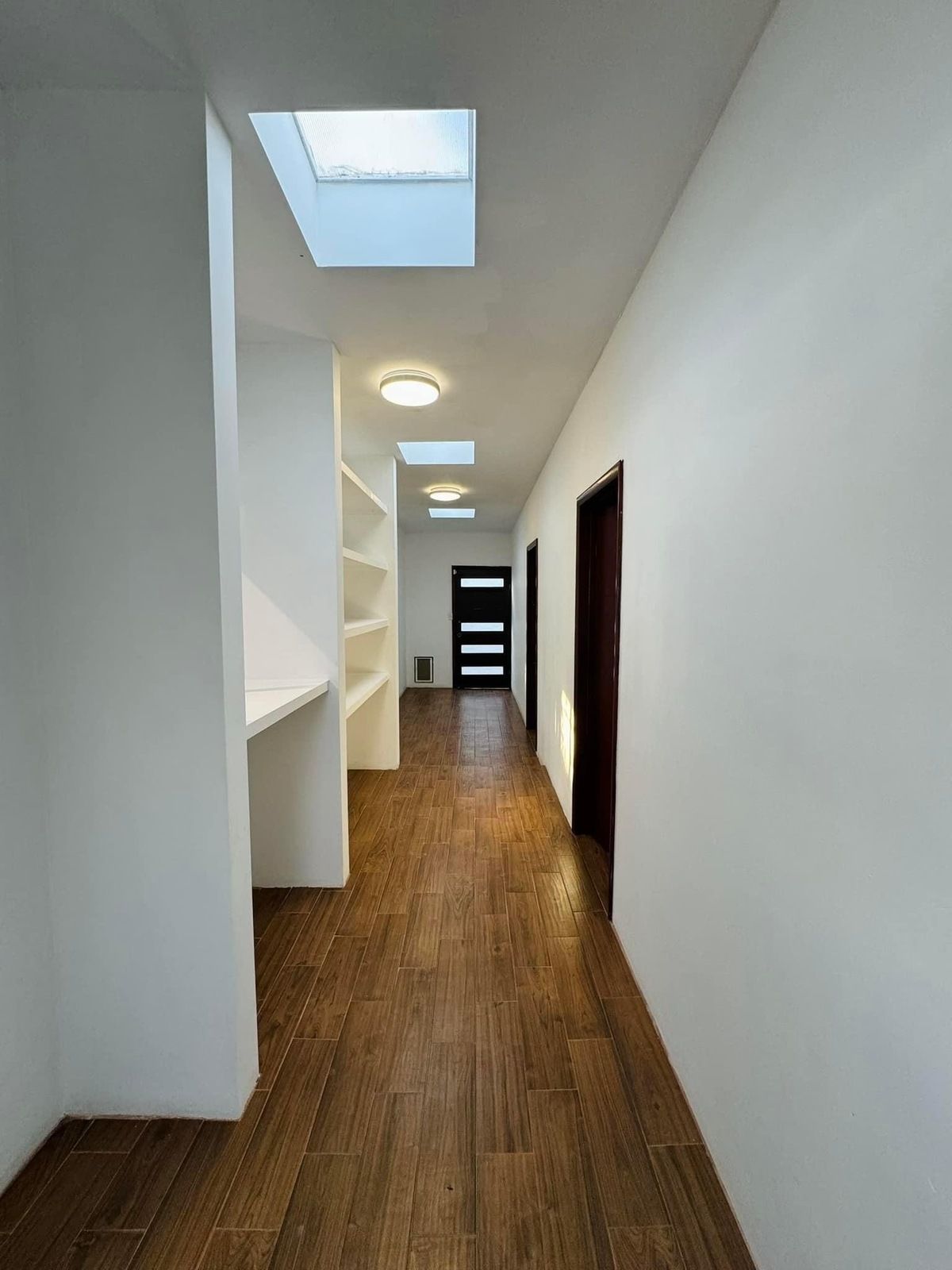 16 de 36: Pasillo a habitaciones