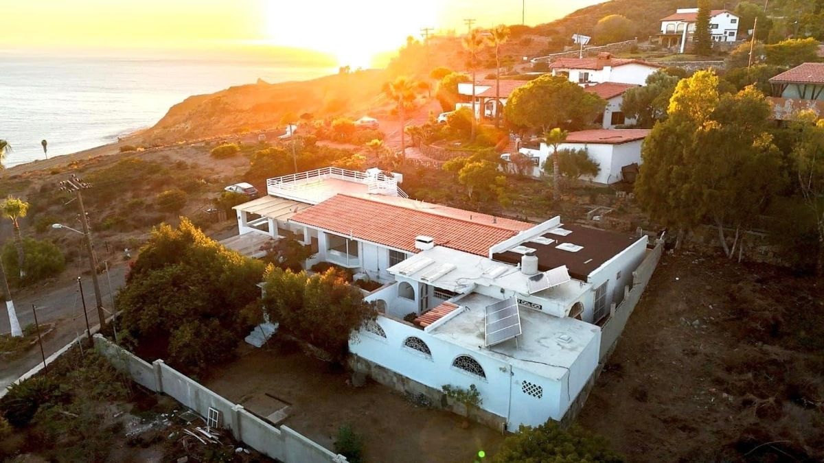 31 de 36: Vista de la casa y el terreno