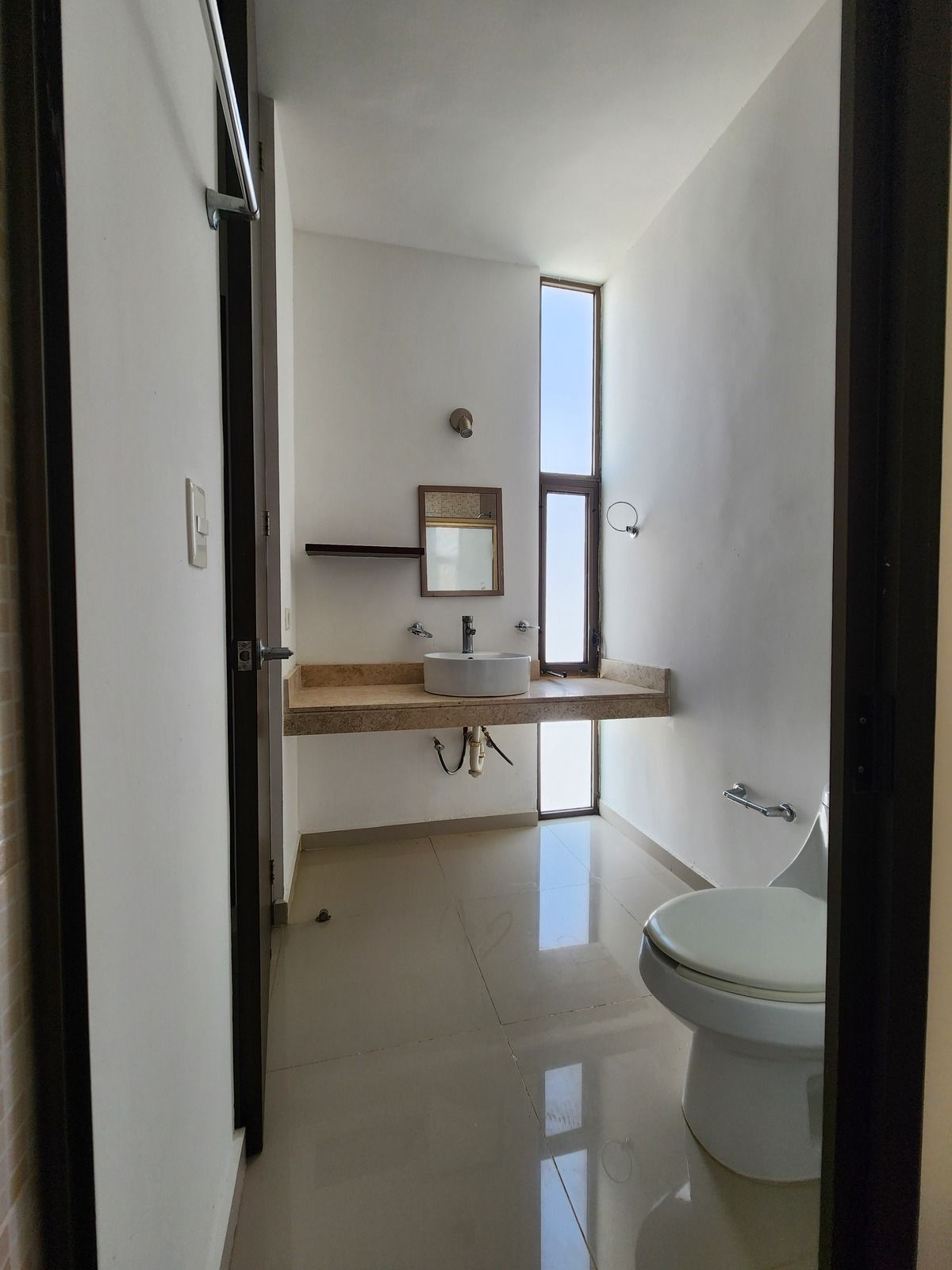 8 de 18: Baño completo de recámara secundaria 1