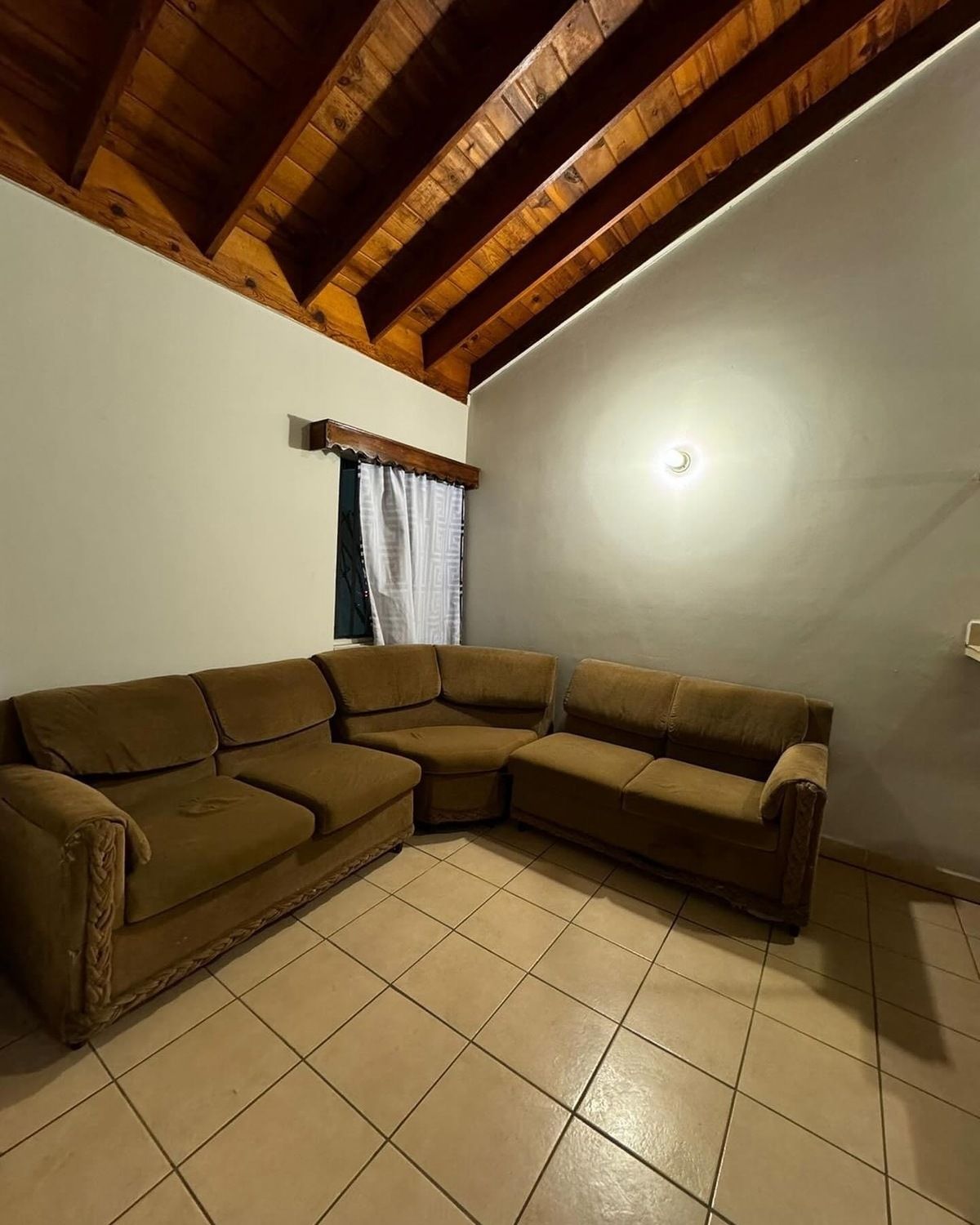 3 of 16: Sala