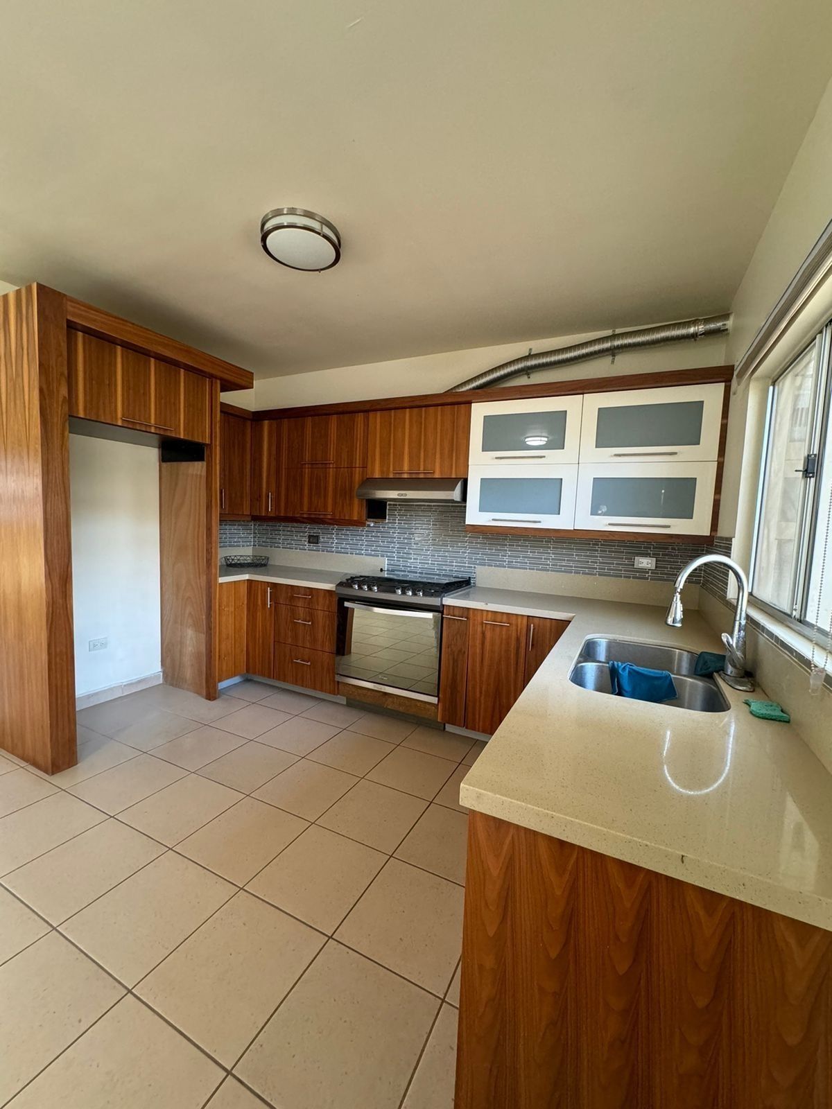 3 of 15: Cocina integral con estufa