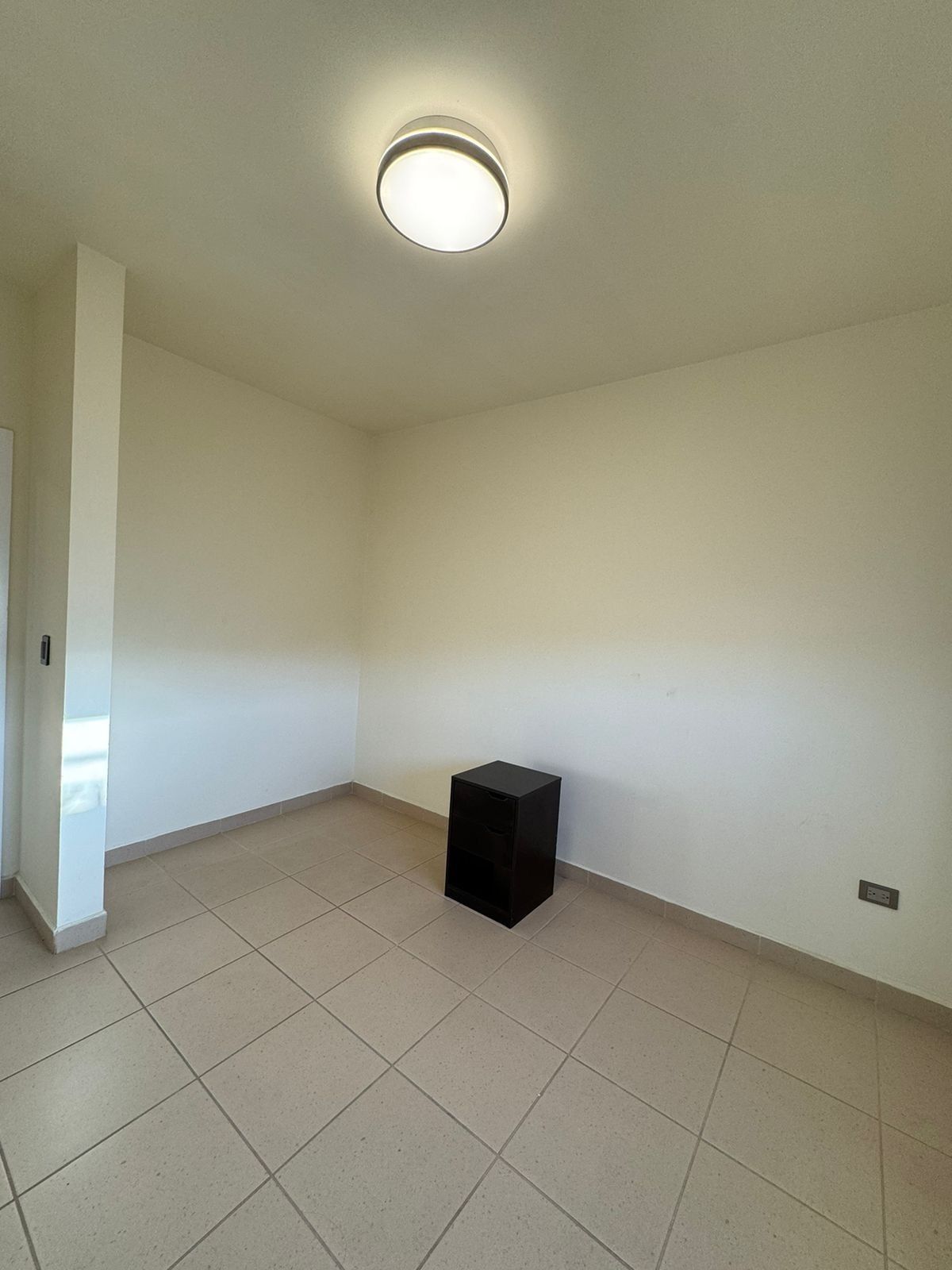 8 of 15: Habitación