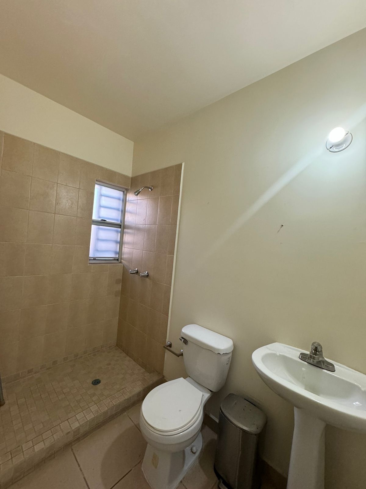 10 of 15: Baño completo