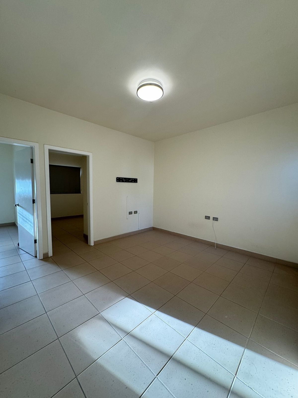 12 of 15: Area de cuarto de tv