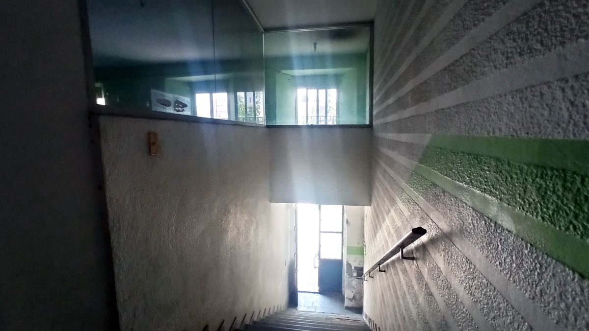 6 de 16: Escalera de Acceso