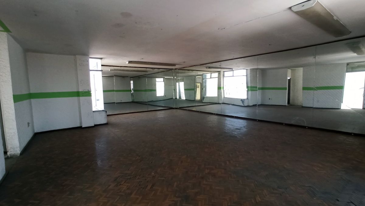 13 de 16: Salón multiusos