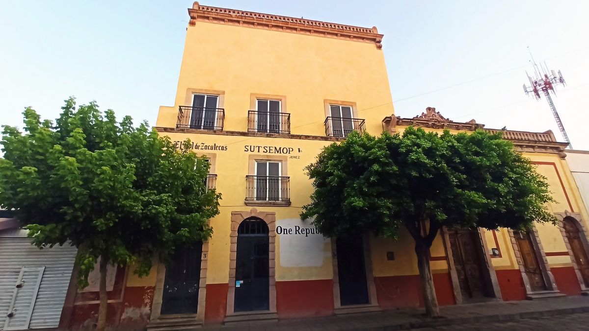 1 de 16: Fachada Principal