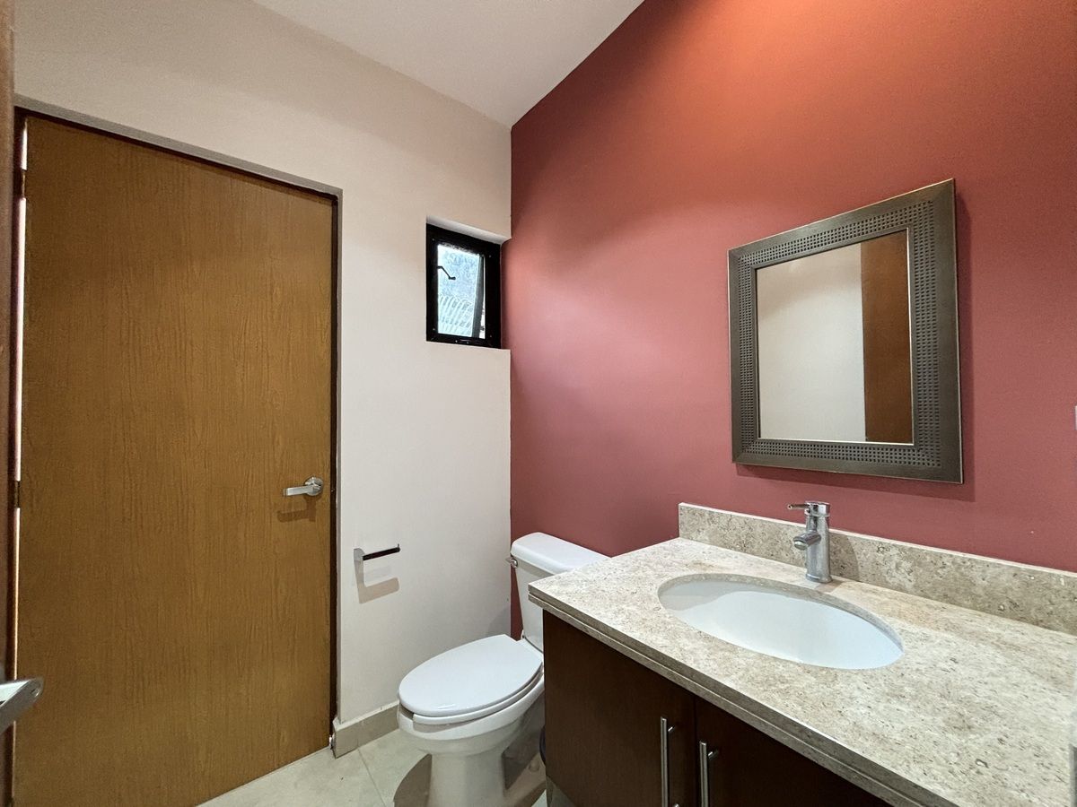 20 de 24: BAÑO VISITAS
