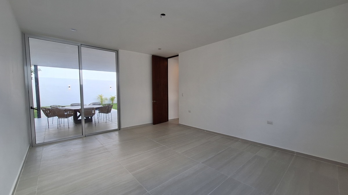 8 de 40: Recamara en planta baja con baño