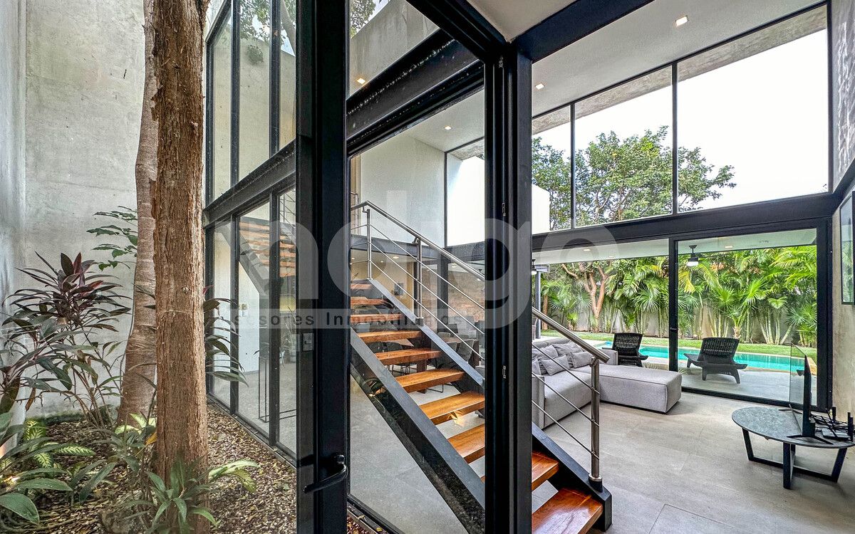 5 de 47: Vestíbulo de Acceso con Jardín Interior