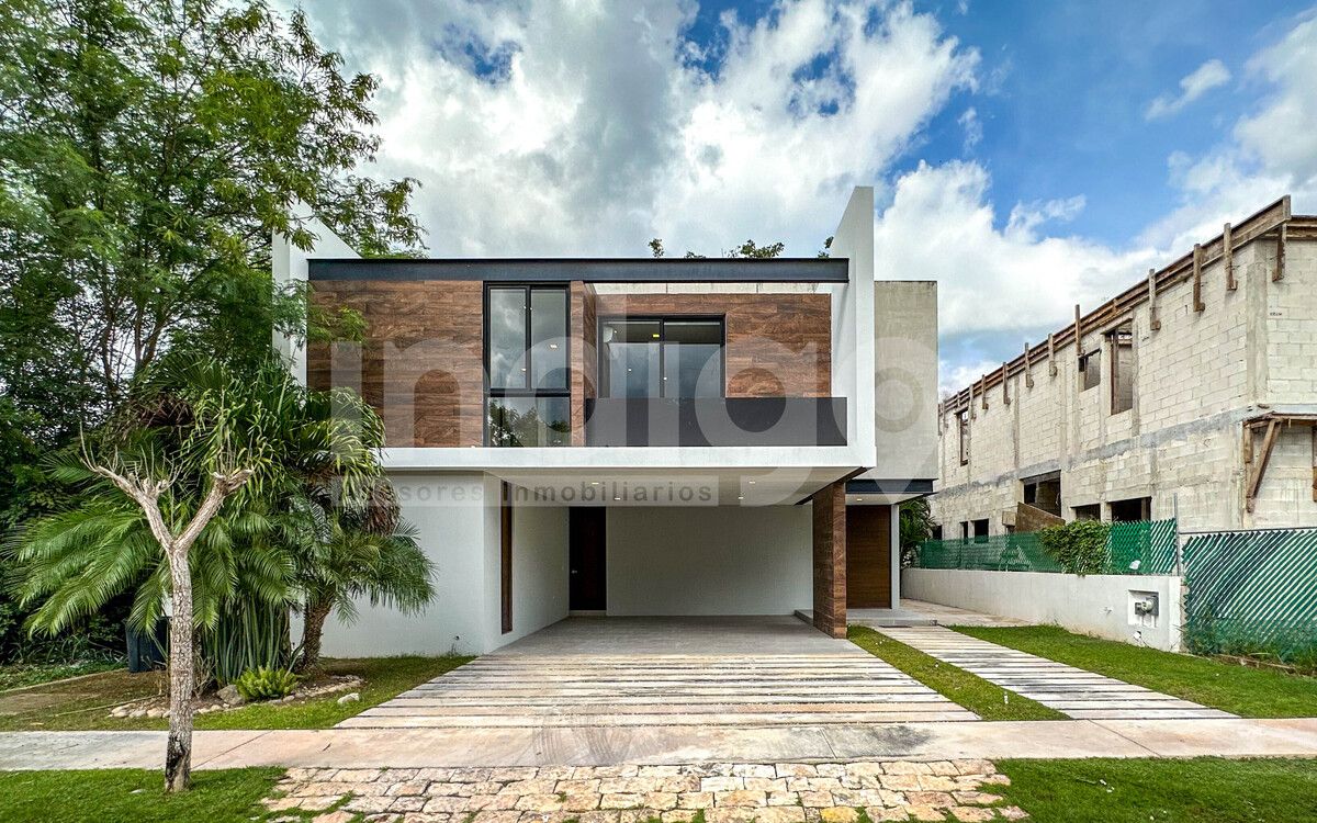 2 de 47: Fachada Frontal