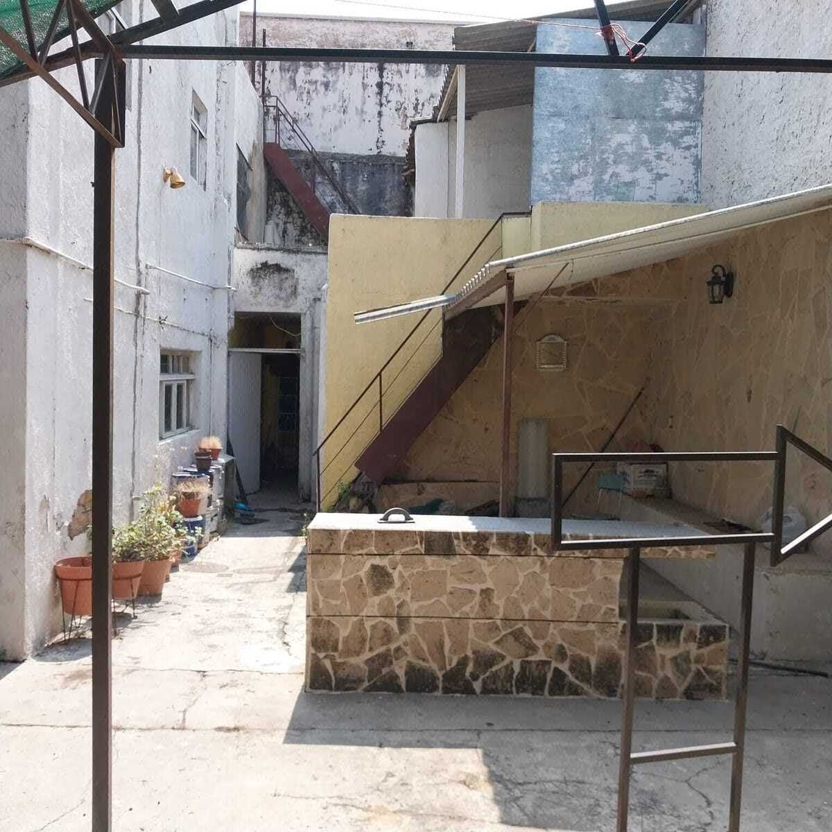Foto 4 de Casa y locales comerciales en venta