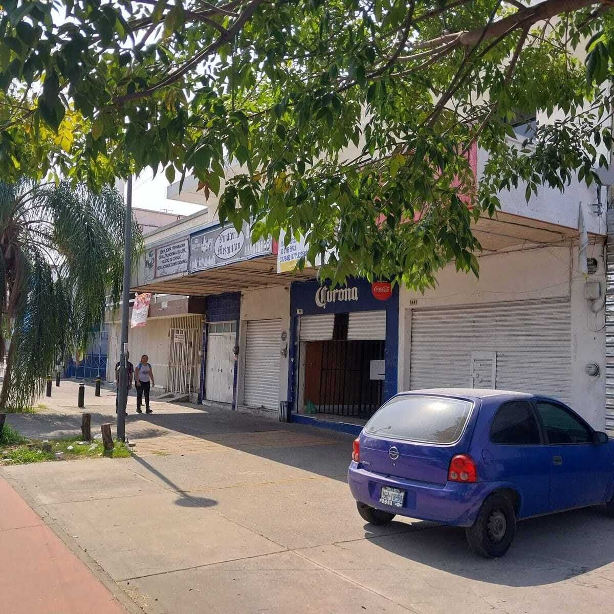 Casa y locales comerciales en venta