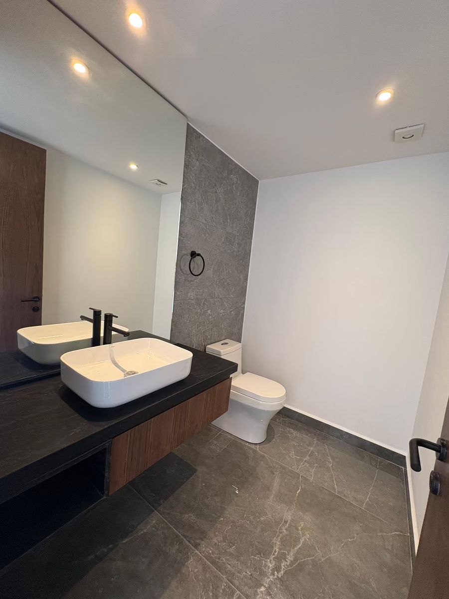 31 de 37: Baño salon de eventos