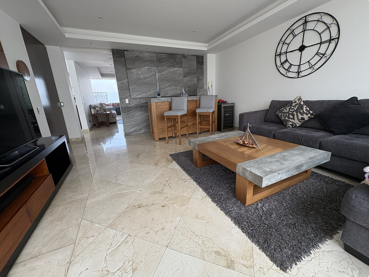 7 de 46: Bar, sala de TV