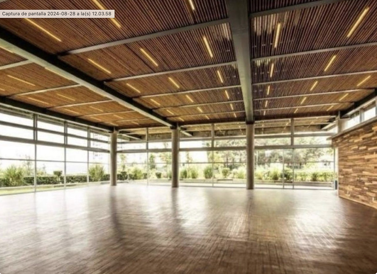 40 de 45: Salon de eventos