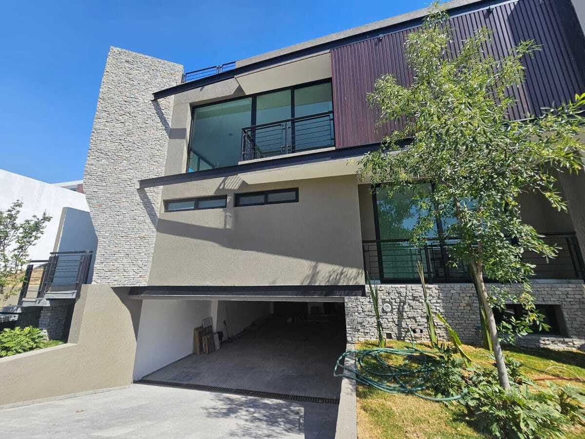 Casa a Estrenar en Venta en Puerta del Bosque