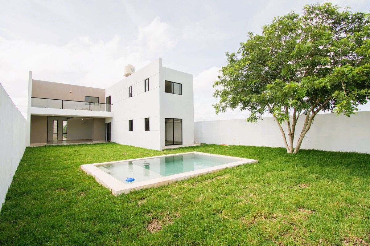 1 of 20: TERRAZA Y PISCINA