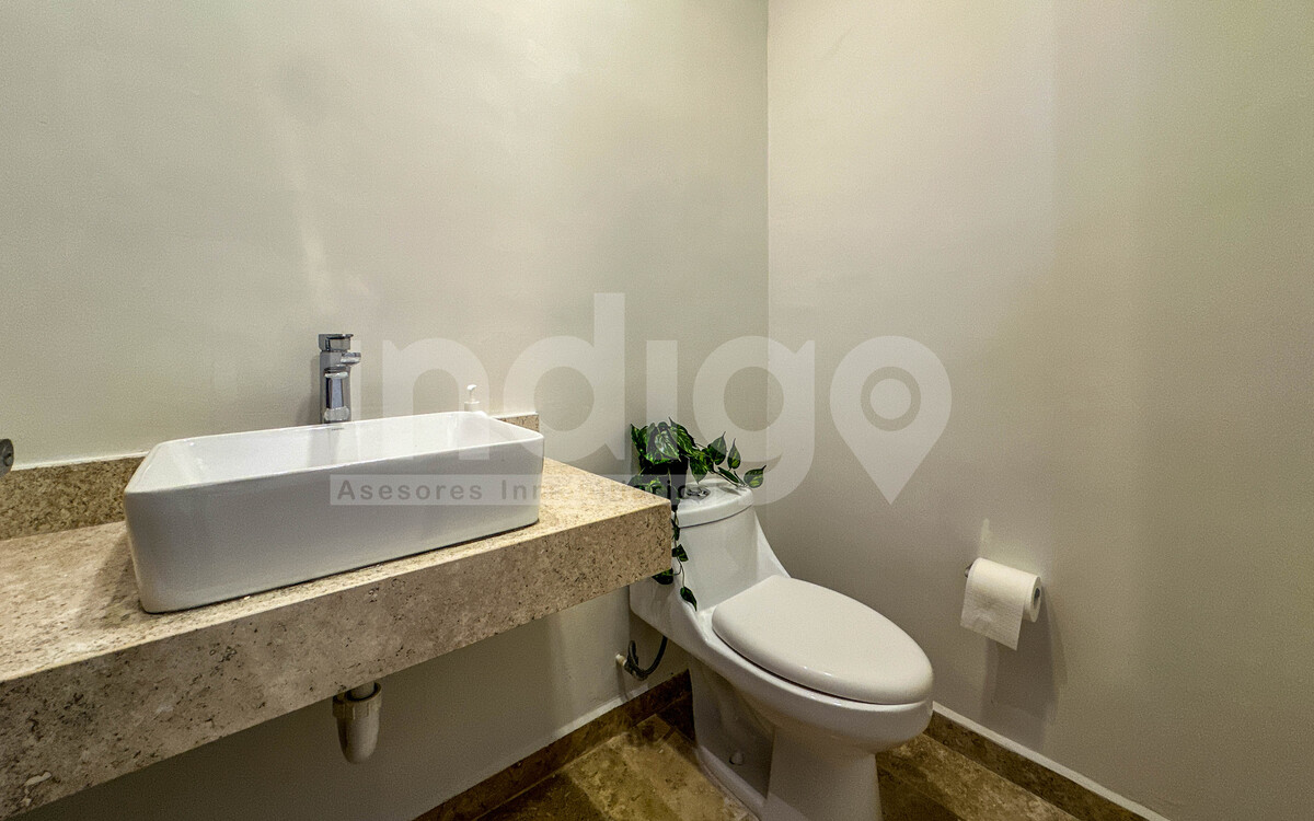 15 de 50: Baño de Visitas