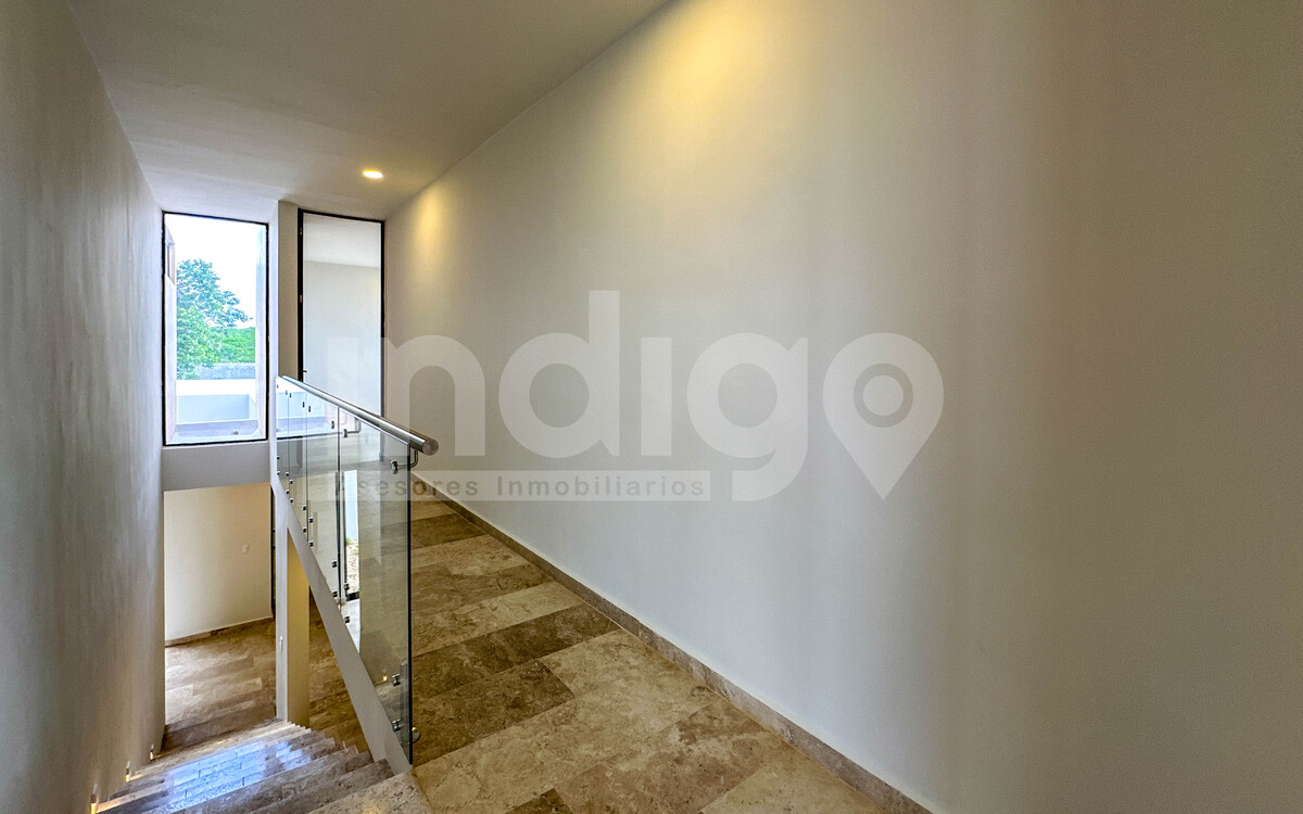 23 de 50: Pasillo Planta Alta