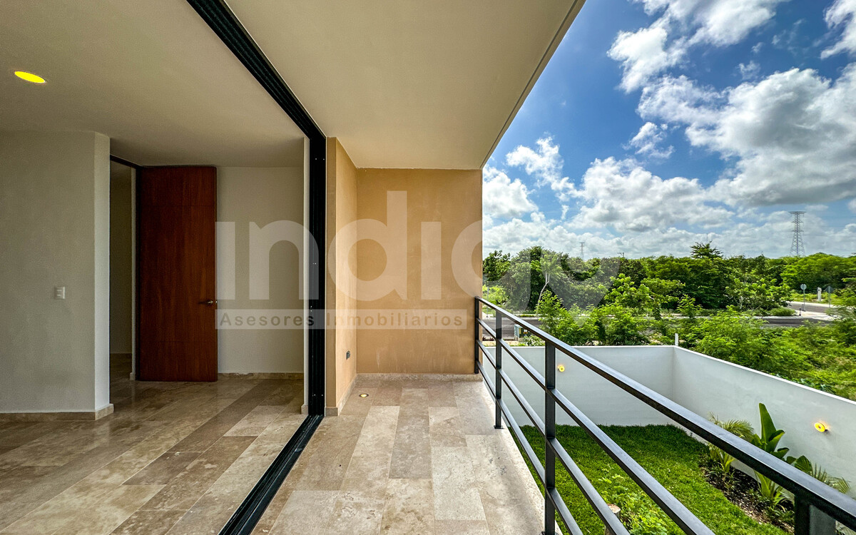 27 de 50: Balcón de Recámara Principal