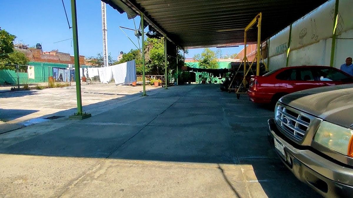 Foto 5 de Mega Terreno en Venta a 2 cuadras de Javier Mina, Col. Agustin Yañez