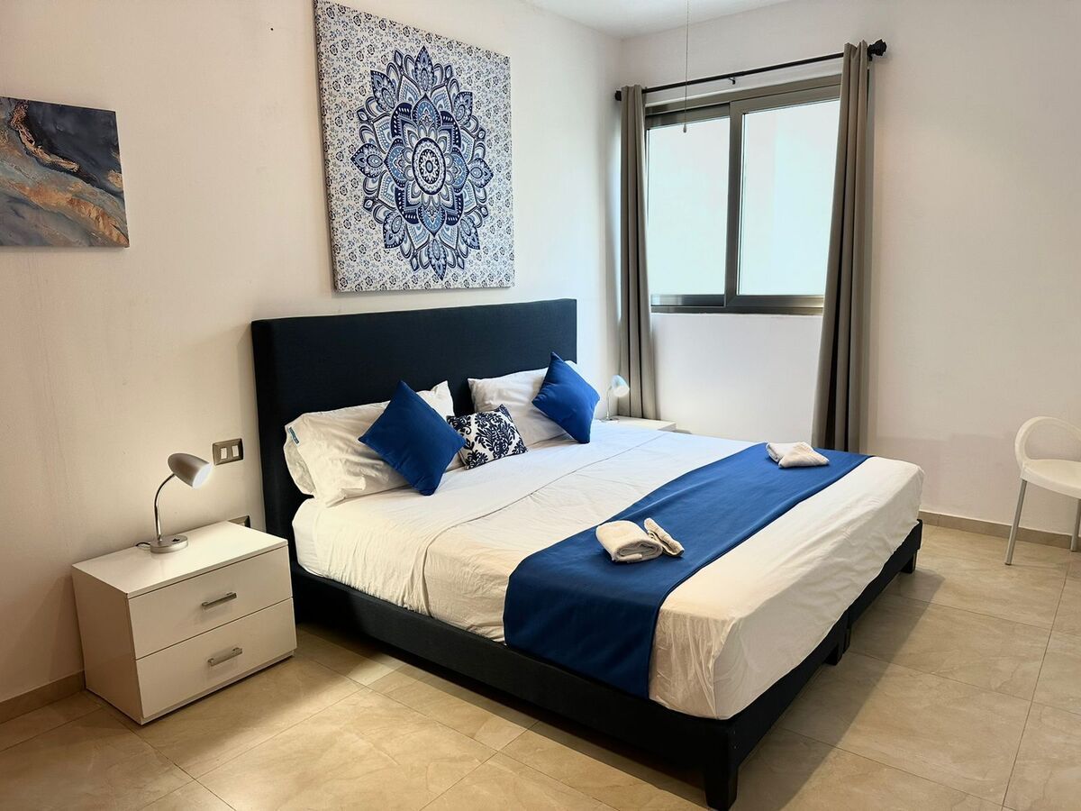 Ático de 2 habitaciones, foto 1 de 28