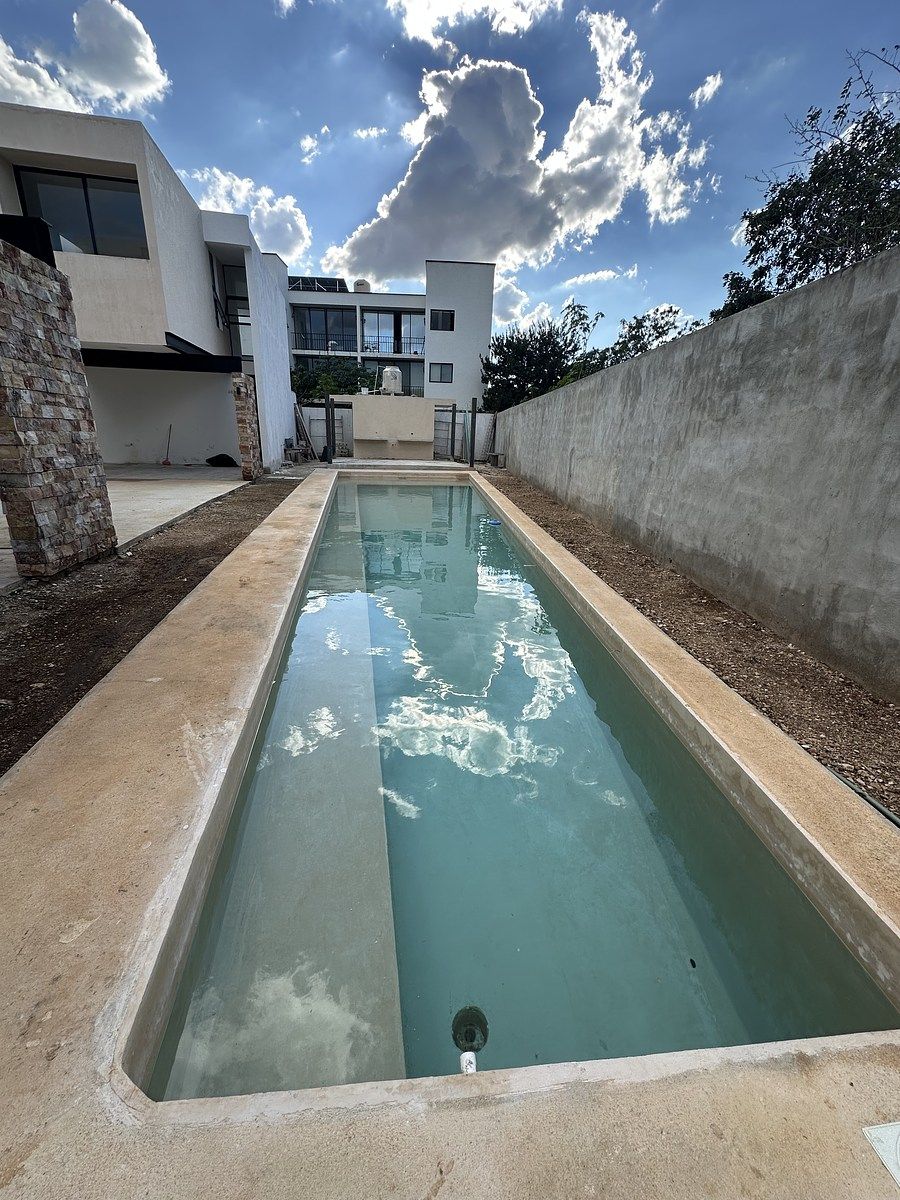 16 de 19: Área común (alberca + espacio social