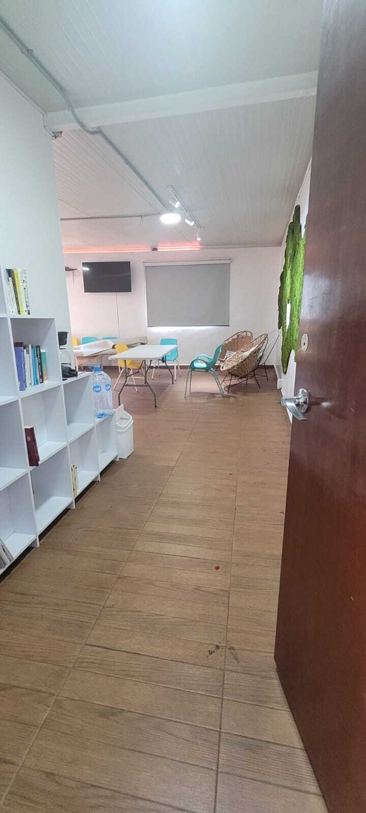 8 de 12: Acceso al local