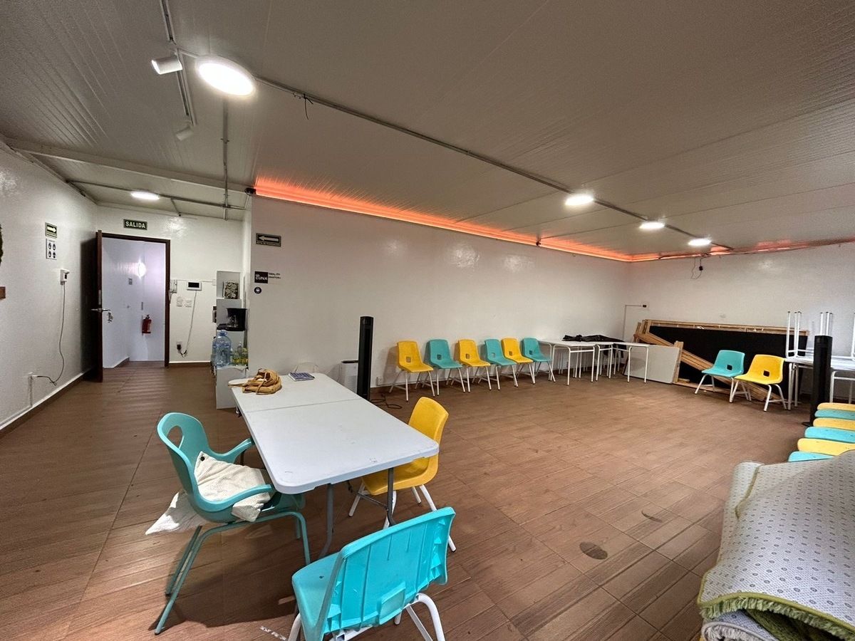 12 de 17: Local ideal para clases grupales o capacitación