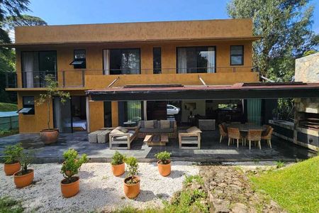 House in Condominium for Sale