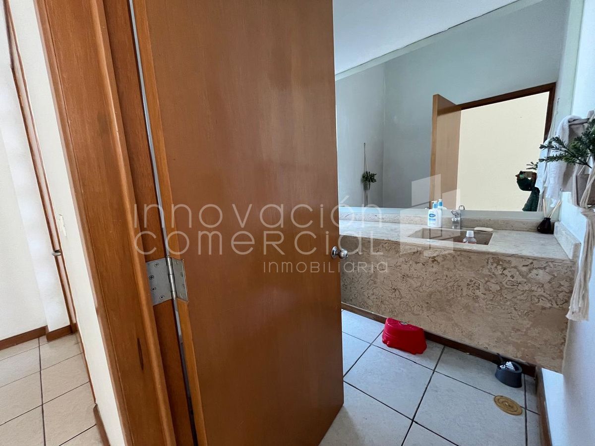10 de 44: Baño visitas