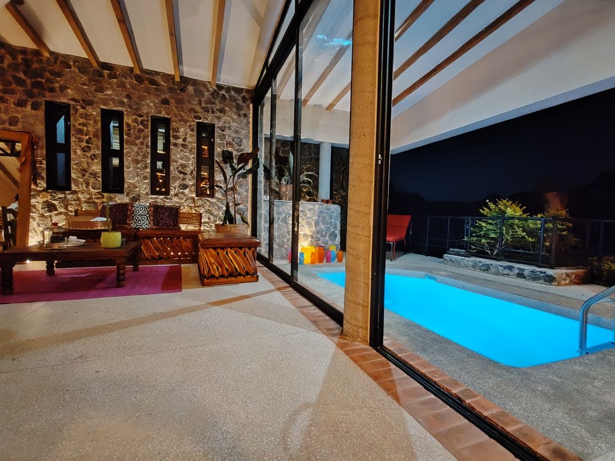 Casa en Venta con Alberca en Comala,Nogueras