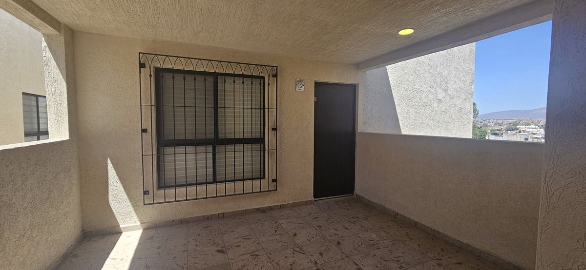 1 de 24: Entrada al departamento