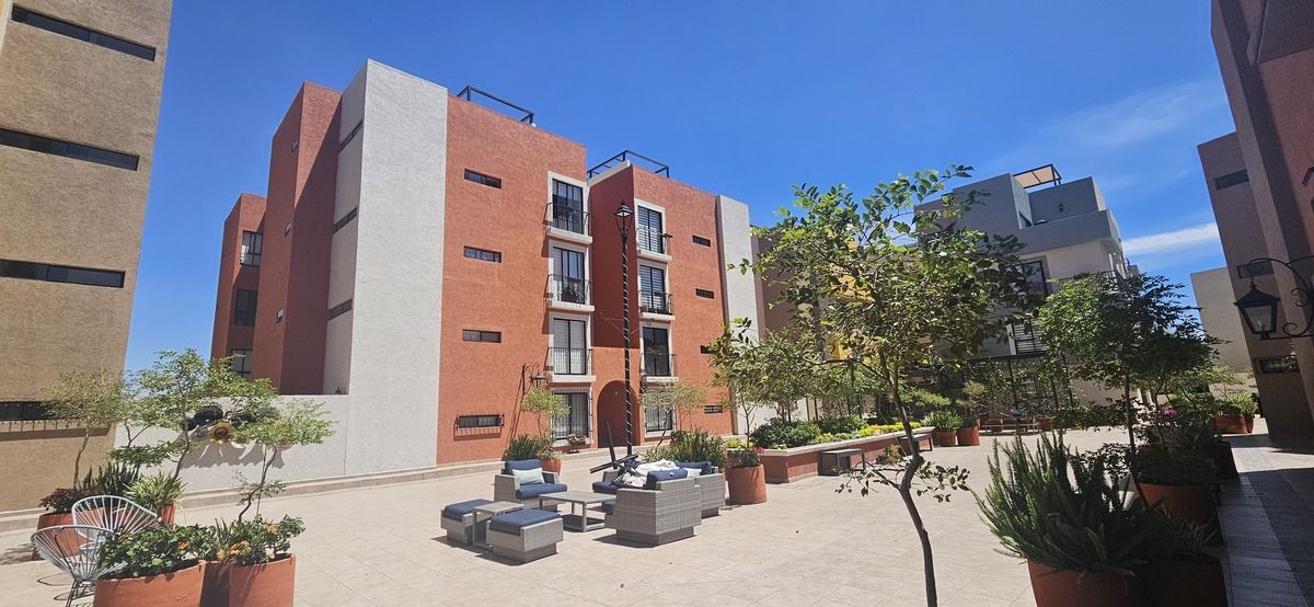 2 de 24: PATIO CENTRAL